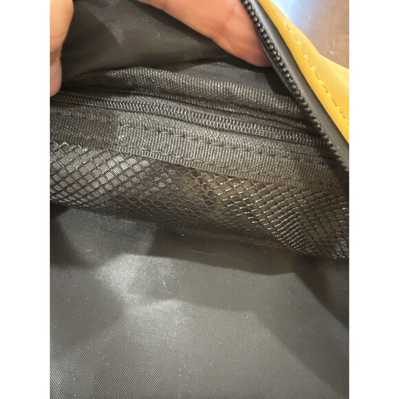 Atley James Yellow Black Travel Toiletry Bag Dopp Kit Gym NWT Waterproof - Picture 8 of 9